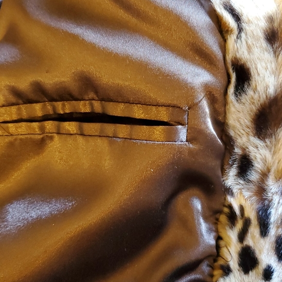 Faux Fur Cheetah/Leopard Coat by east 5th – Size L - Picture 13 of 13